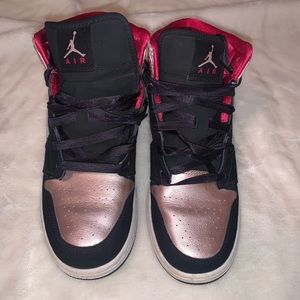Air Jordans 1 mid size 6.5 Y